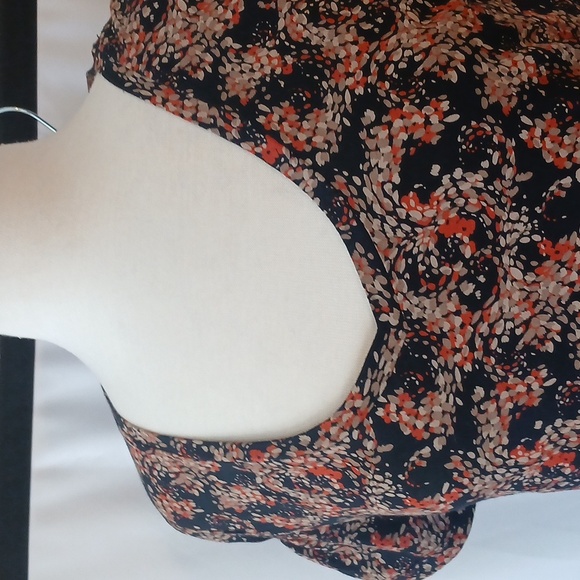 5/$25 🍁ELLE FALL  Print Women's Top SZ LARGE🍁 - Picture 3 of 9